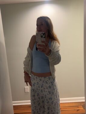 meet your posher, evie!! 🌈🎨🪩🫰🧘‍♀️💐